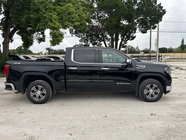 Used 2025 Onyx Black GMC SLT image 18