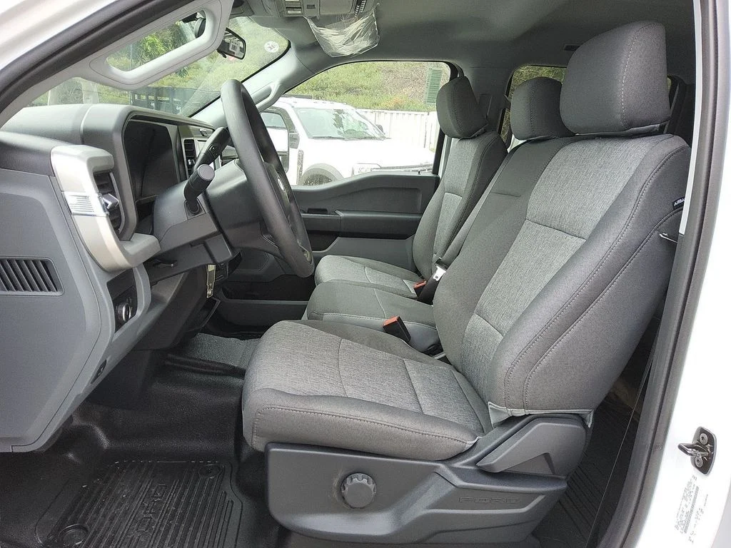 New 2026 Oxford White Ford XL image 6