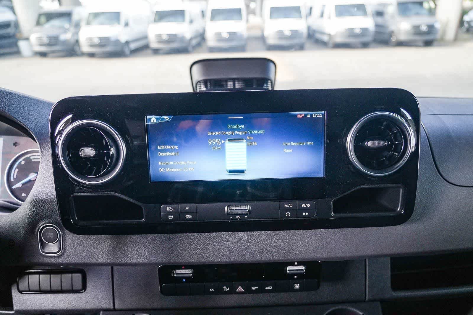 New 2025 Arctic+White Mercedes-Benz Cargo 170WB High Roof 113kw Battery RWD HO Motor image 13