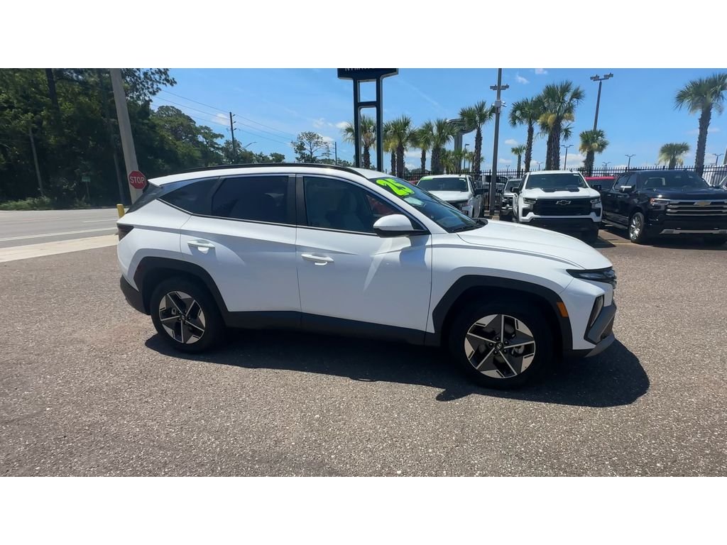 Used 2025 White Hyundai SEL image 9