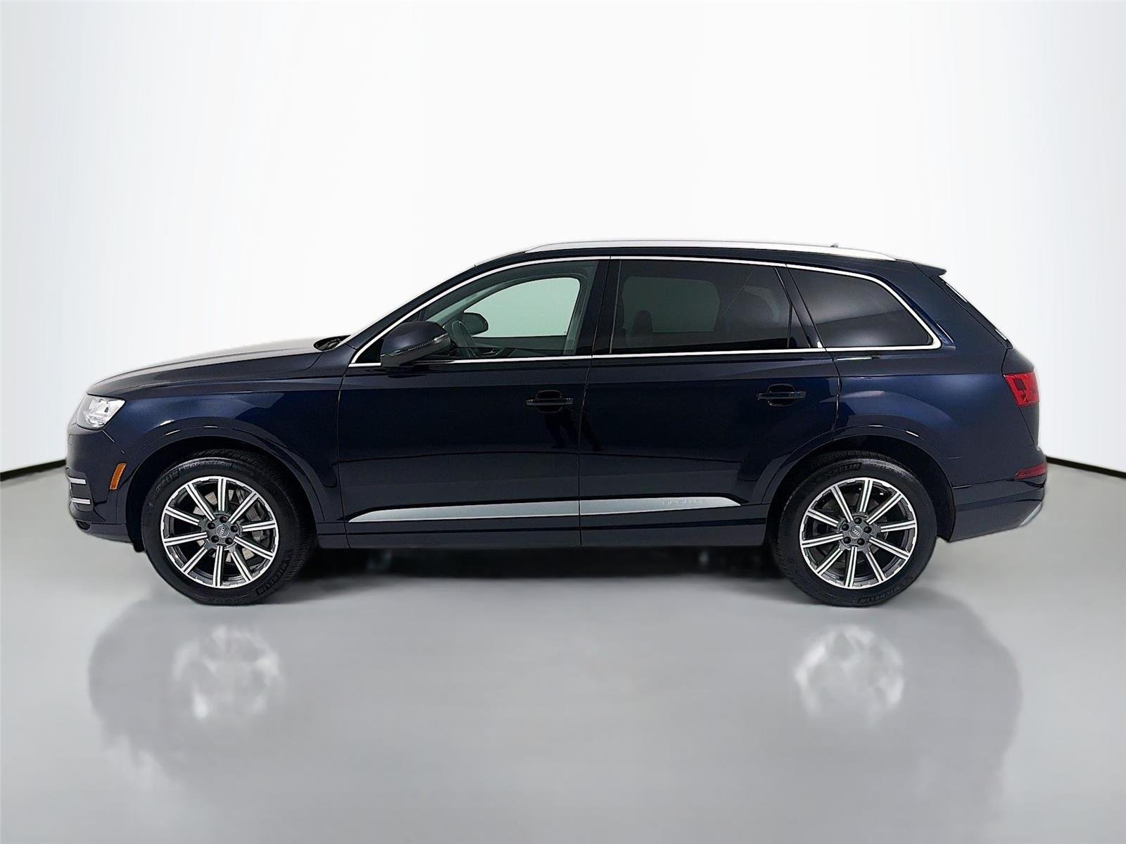 Used 2018  AUDI  image 2