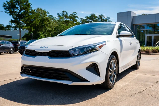 Used 2024 Snow White Pearl Kia LXS image 11