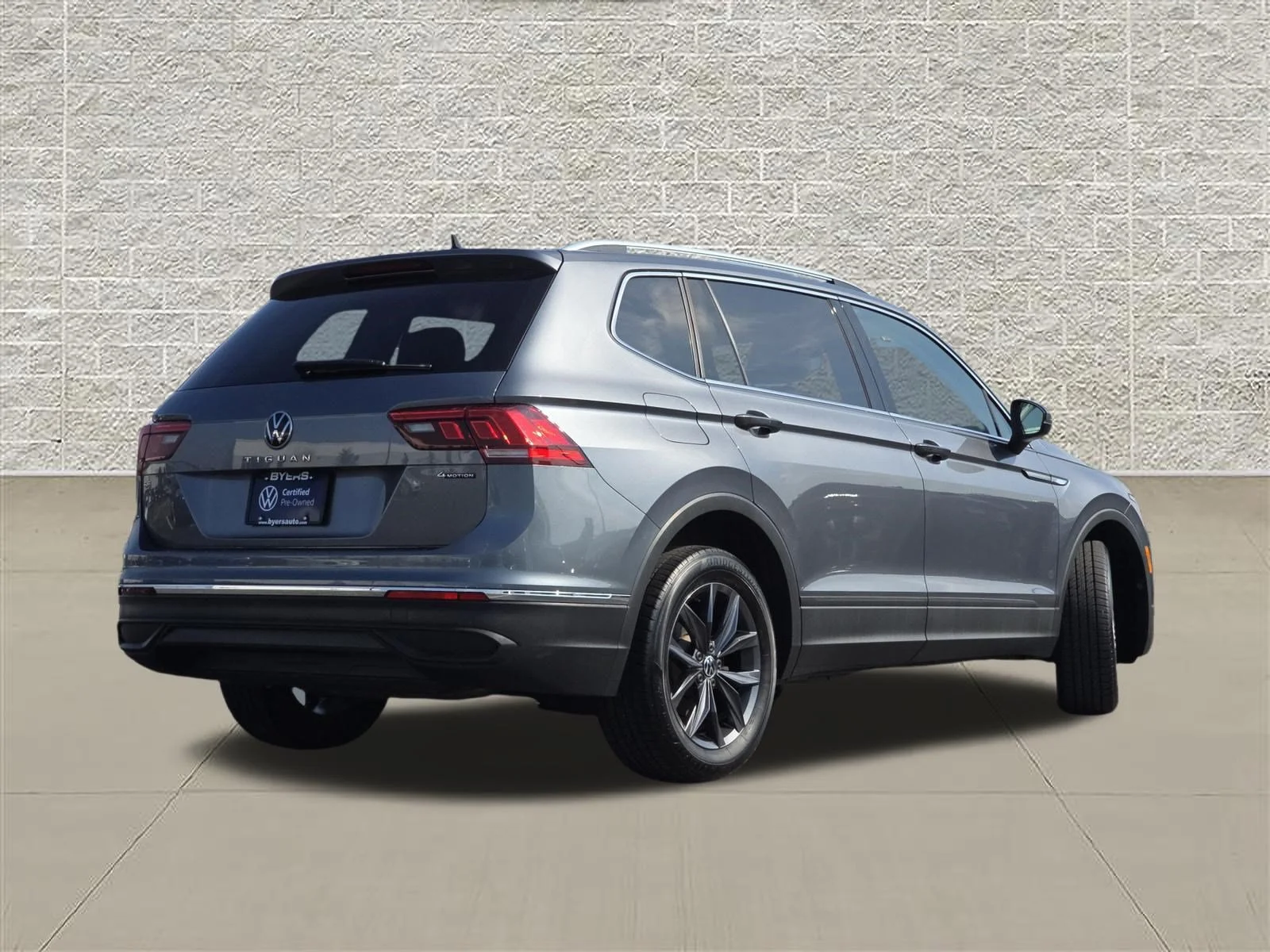 Certified Used 2023 Platinum Gray Metallic Volkswagen SE image 7