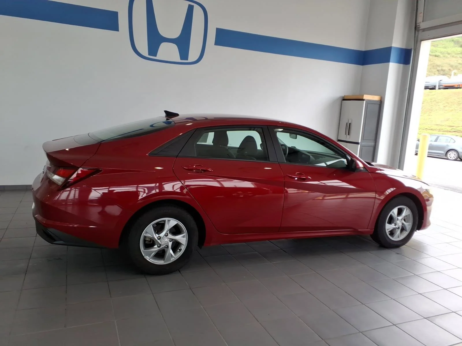 Used 2023 Scarlet Red Pearl Hyundai SE image 4