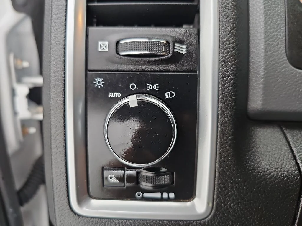 Used 2019 White Ram SLT image 31
