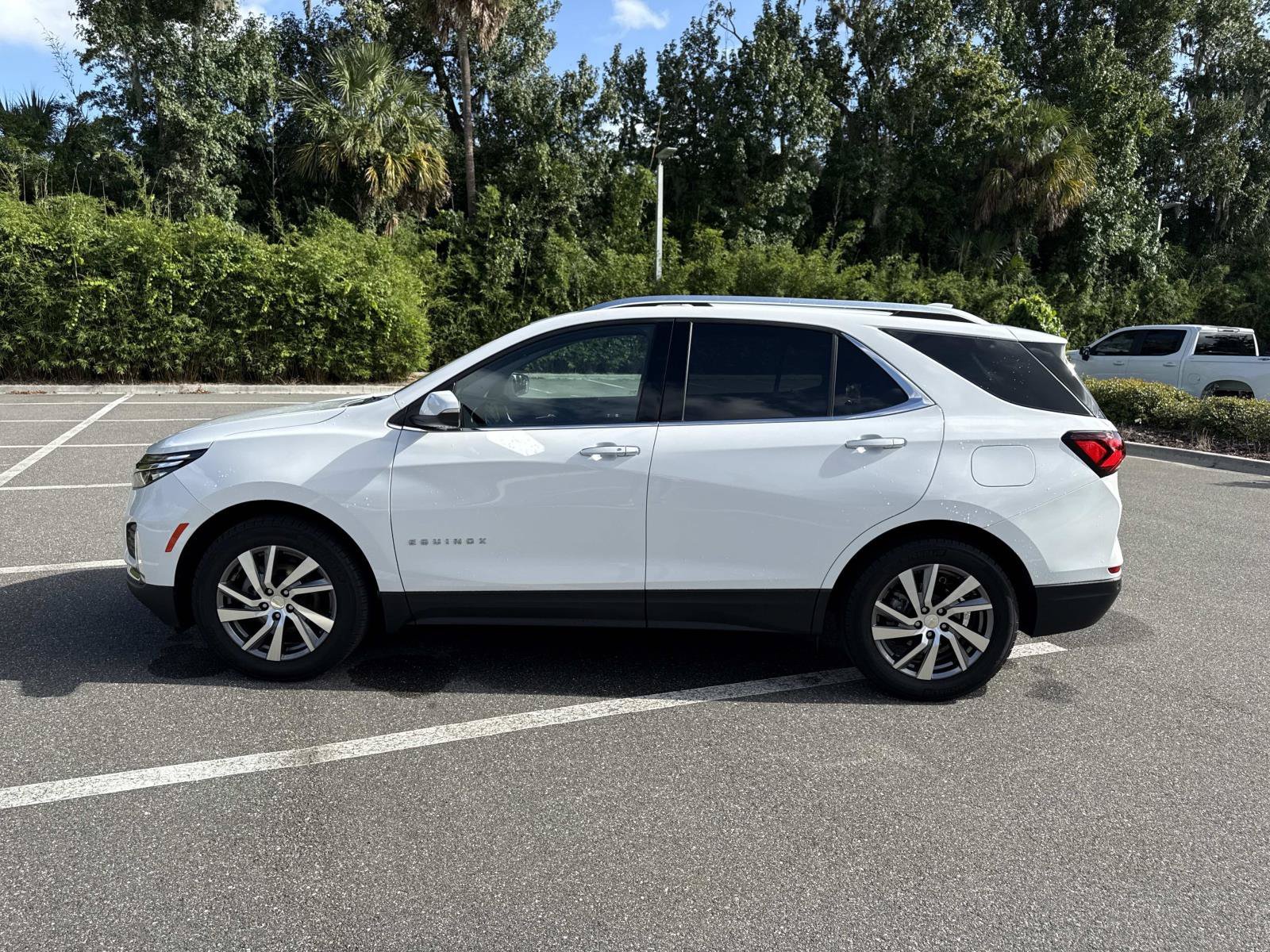 Used 2023 SUMMIT WHITE Chevrolet Premier image 5