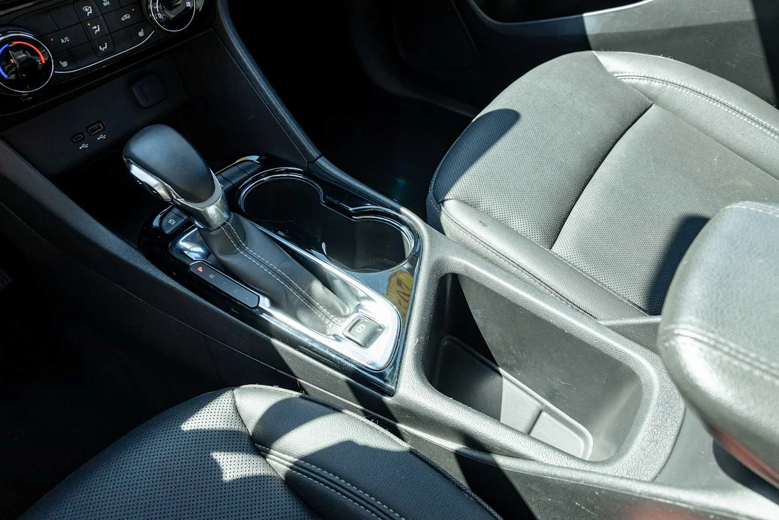 Used 2024 Summit White Buick Sport Touring image 22