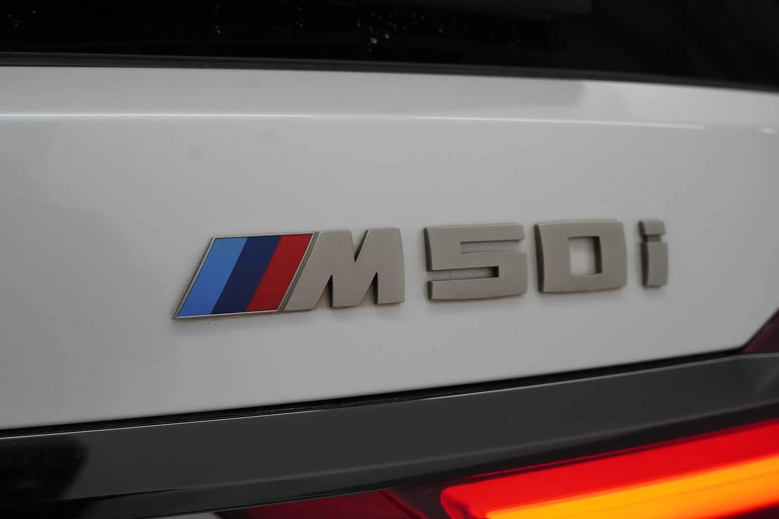 Used 2022 Mineral White Metallic BMW M50i image 8