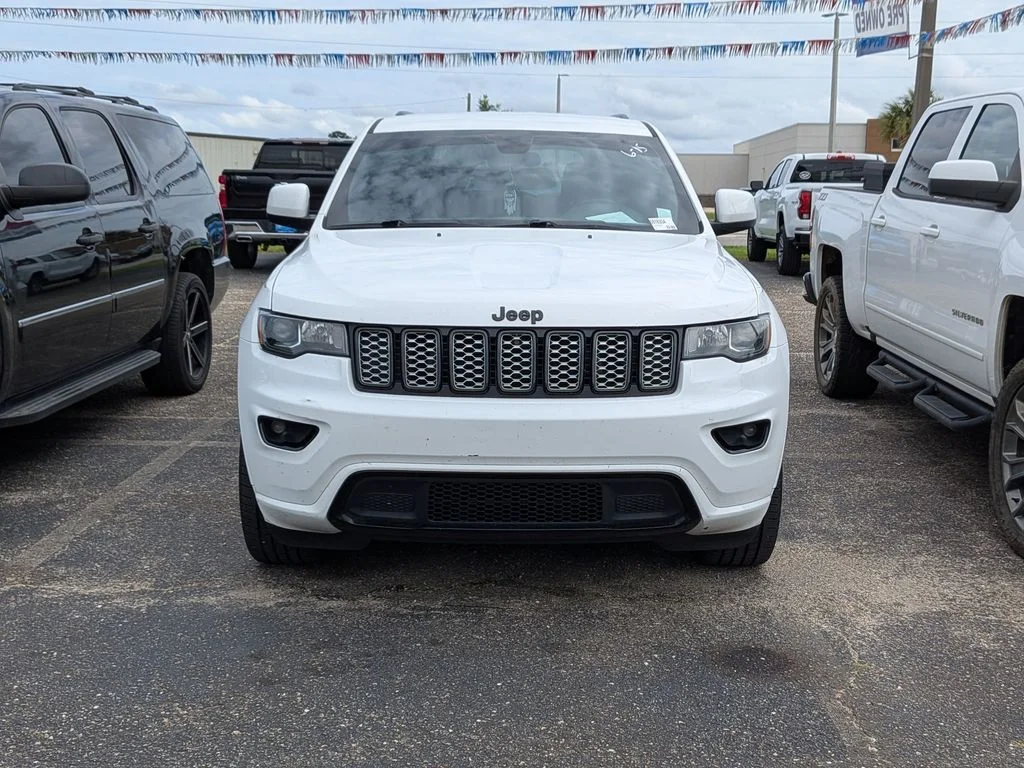 Used 2021 White Jeep Laredo X image 5