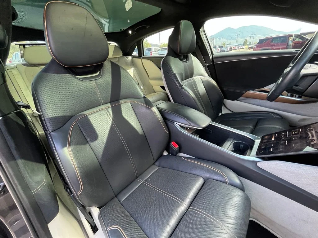 Used 2022  Lucid Grand Touring image 16