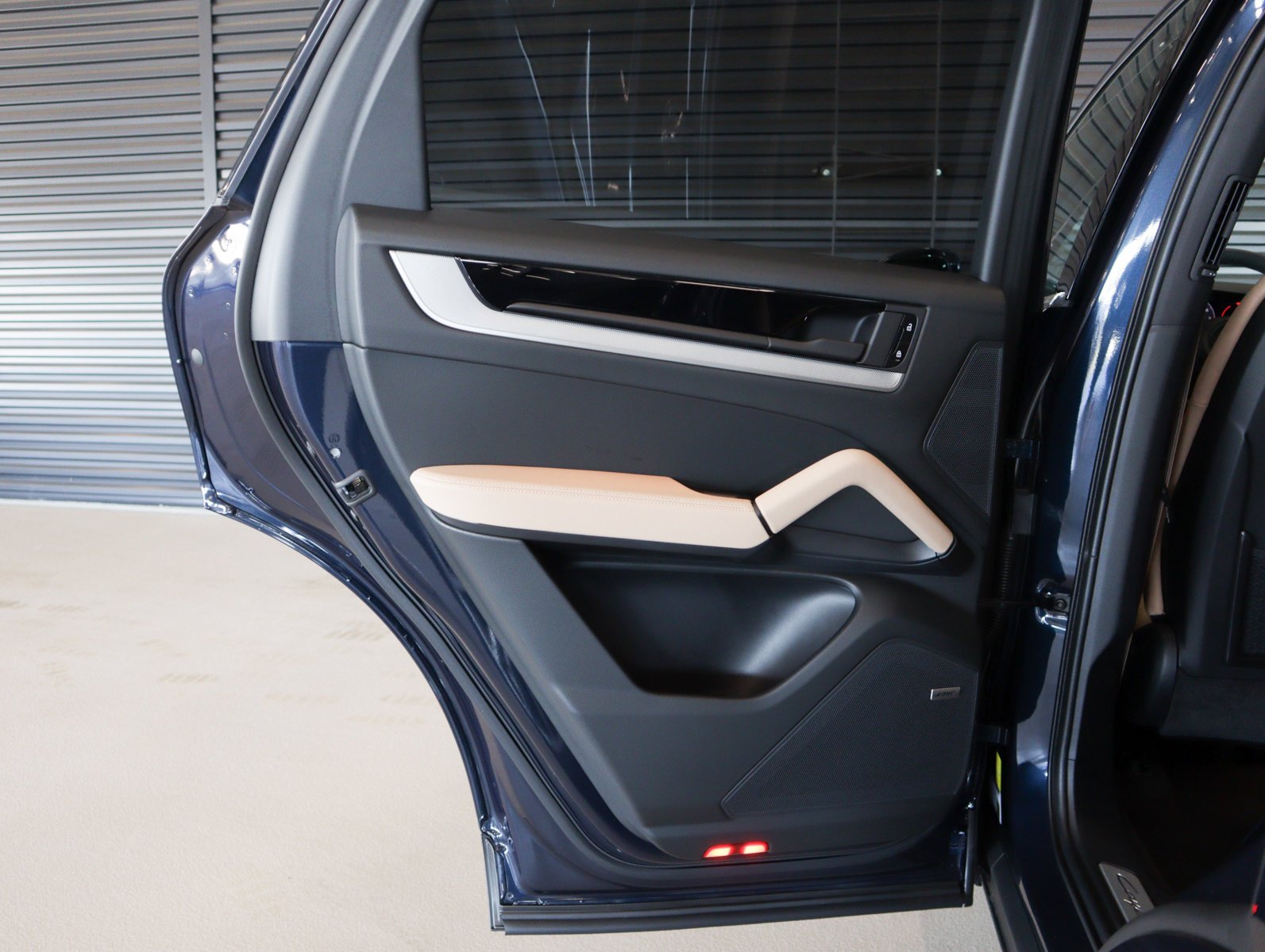 2025 Porsche Cayenne S - Photo 25