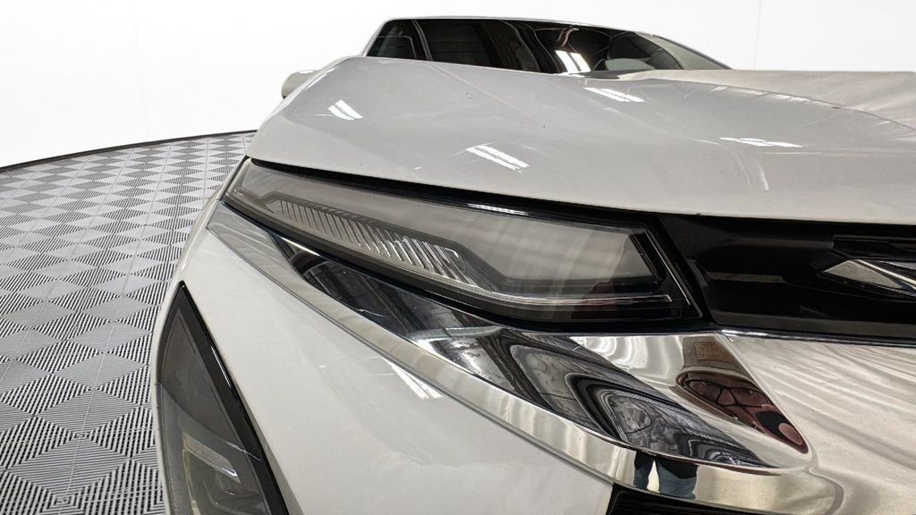 Used 2025 White Chevrolet LT image 16