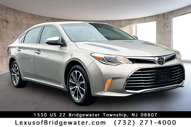 2017 Toyota Avalon XLE's photo