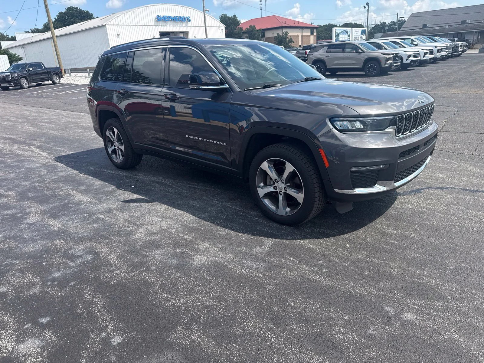 Used 2023 Gray Jeep Limited image 9