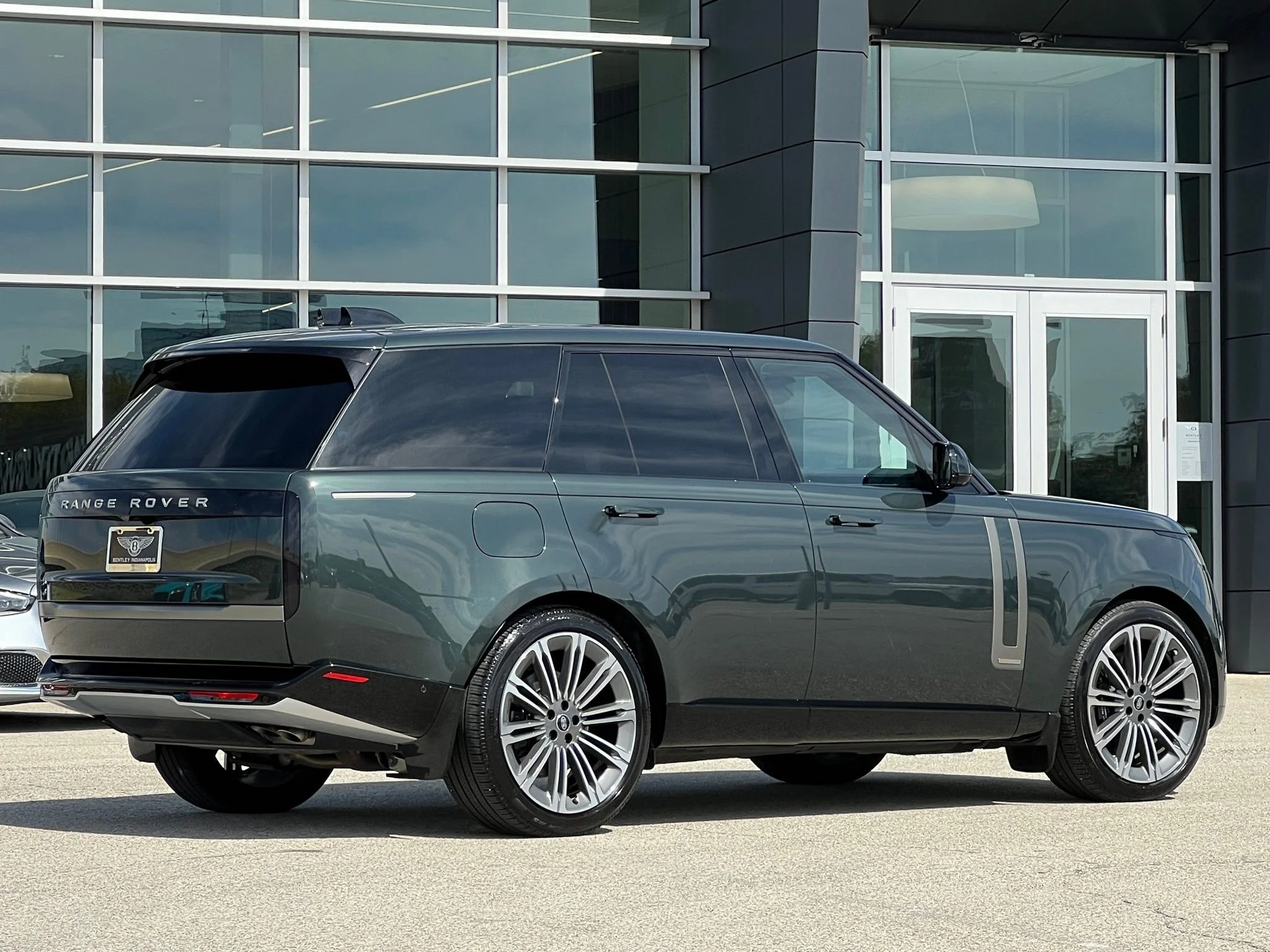 Used 2025  Land Rover Autobiography image 7