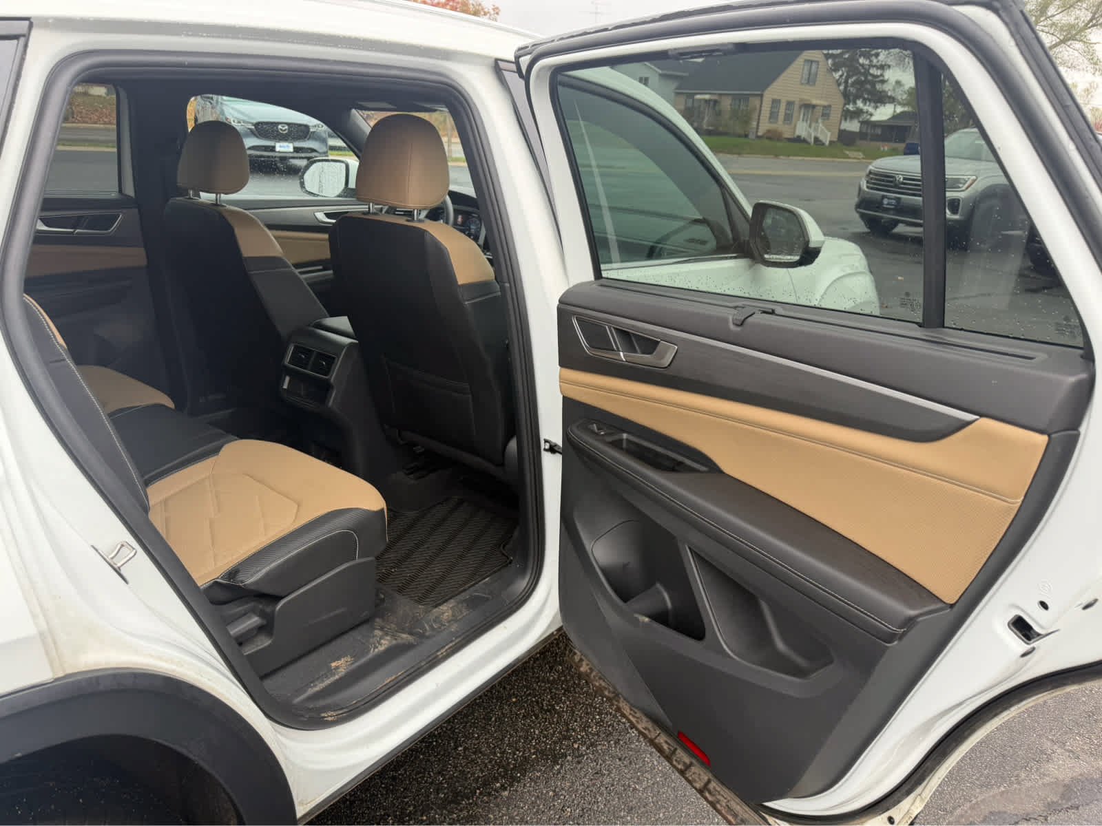 Used 2024 White Volkswagen 2.0T SE w/Technology image 7
