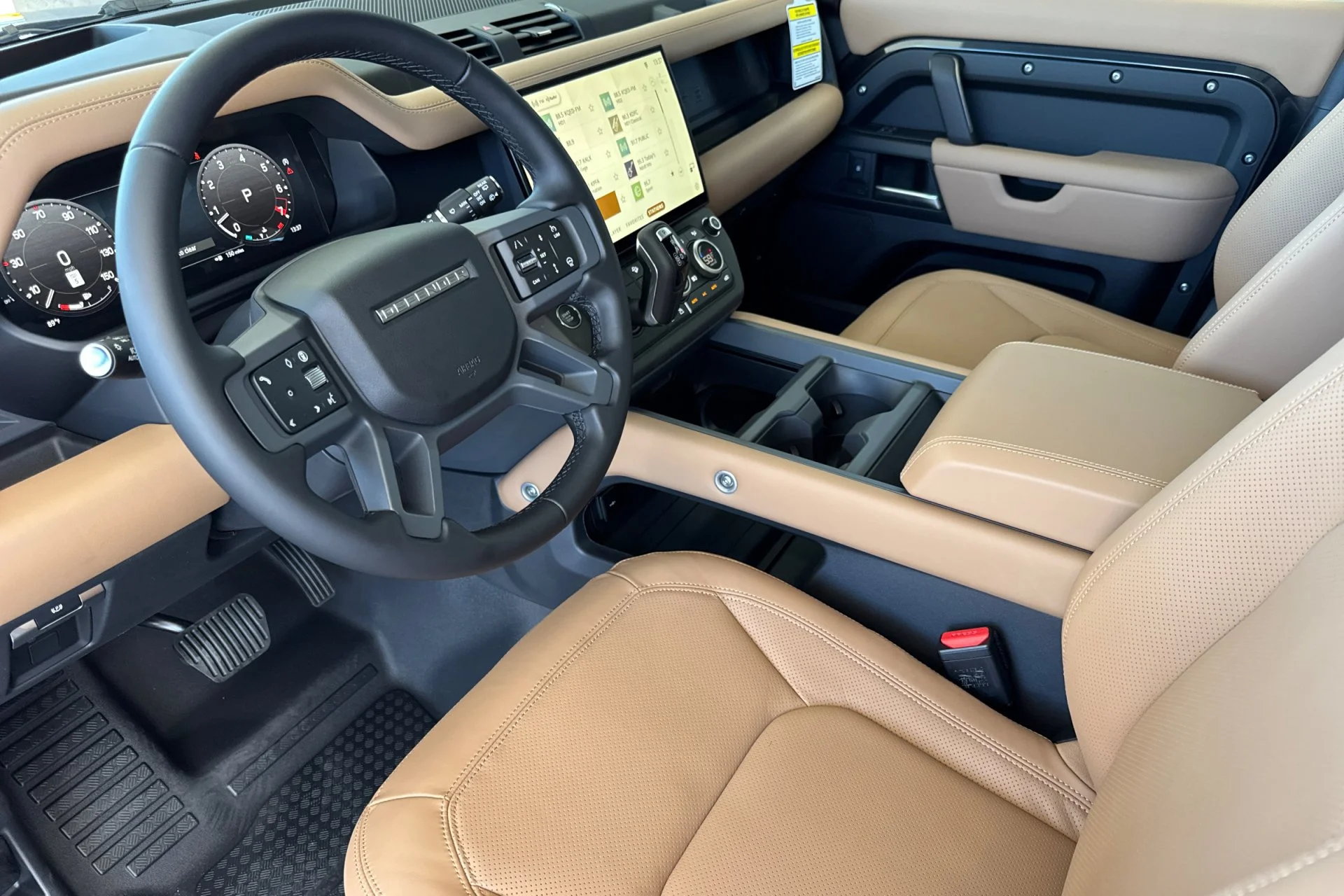 New 2026 Carpathian Grey Land Rover X-Dynamic SE image 13
