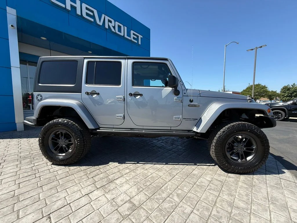 Used 2018 Silver Jeep Unlimited Sport image 7