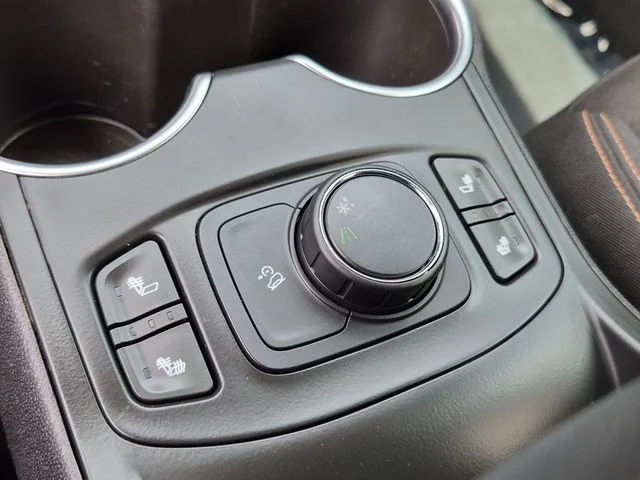 Used 2018  GMC SLE image 23