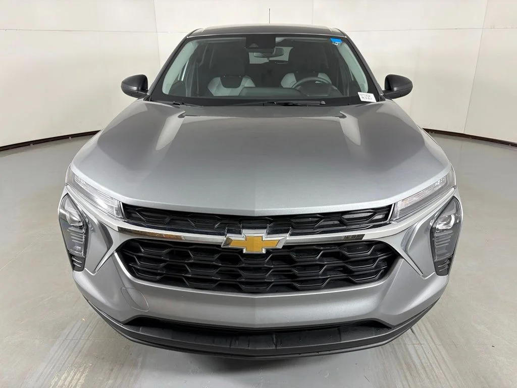 Used 2025 Gray Chevrolet LS image 4