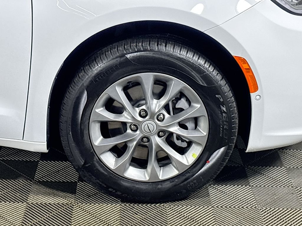 New 2026 Bright White Clear-Coat Exterior Paint Chrysler Select image 21