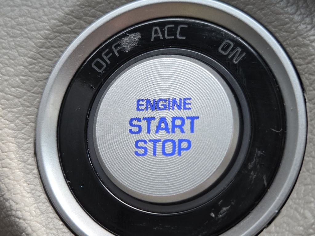 Used 2020 Winter White Hyundai SEL image 33