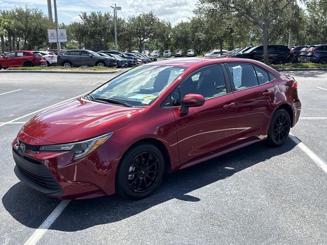 Used 2023 Pearl Toyota LE image 8
