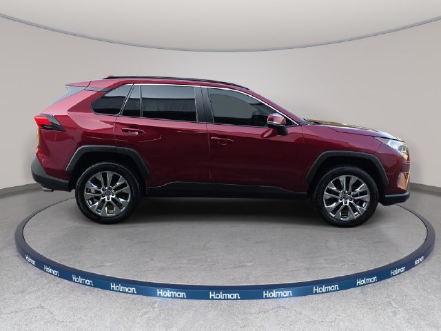 Used 2021 Red Toyota XLE Premium image 4