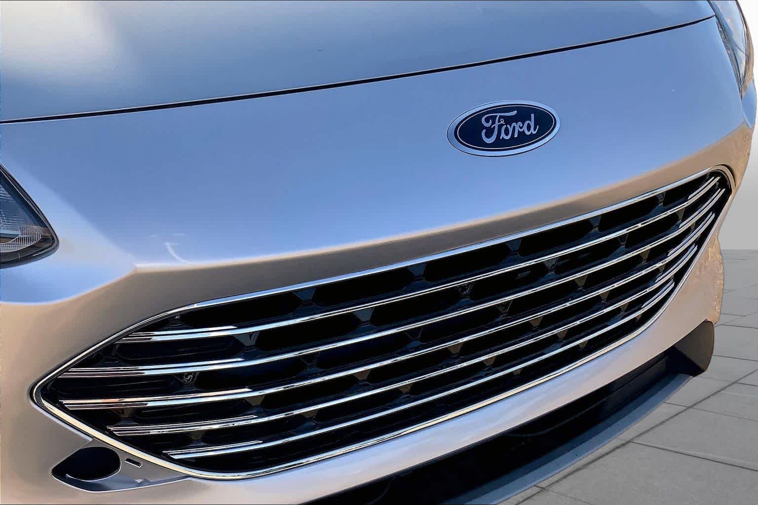 Used 2020 Ingot Silver Metallic Ford SE image 30