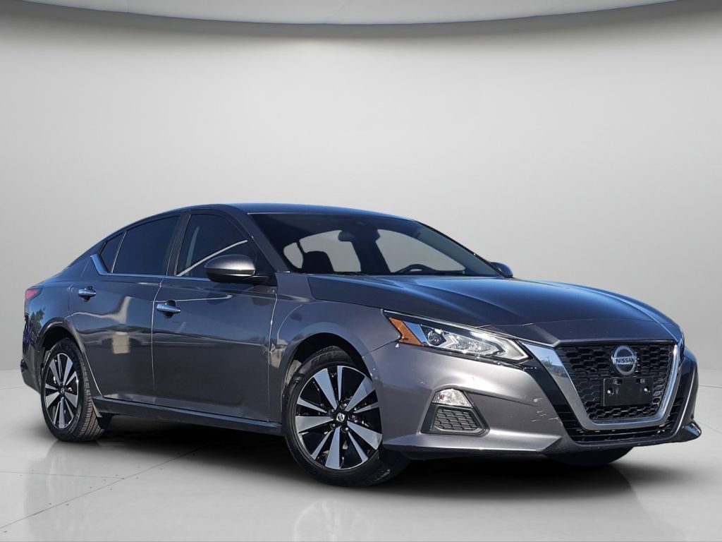 Used 2022 Gun Metallic Nissan 2.5 SV image 2