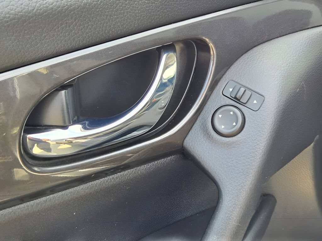 Used 2019 Gray Nissan SV image 18