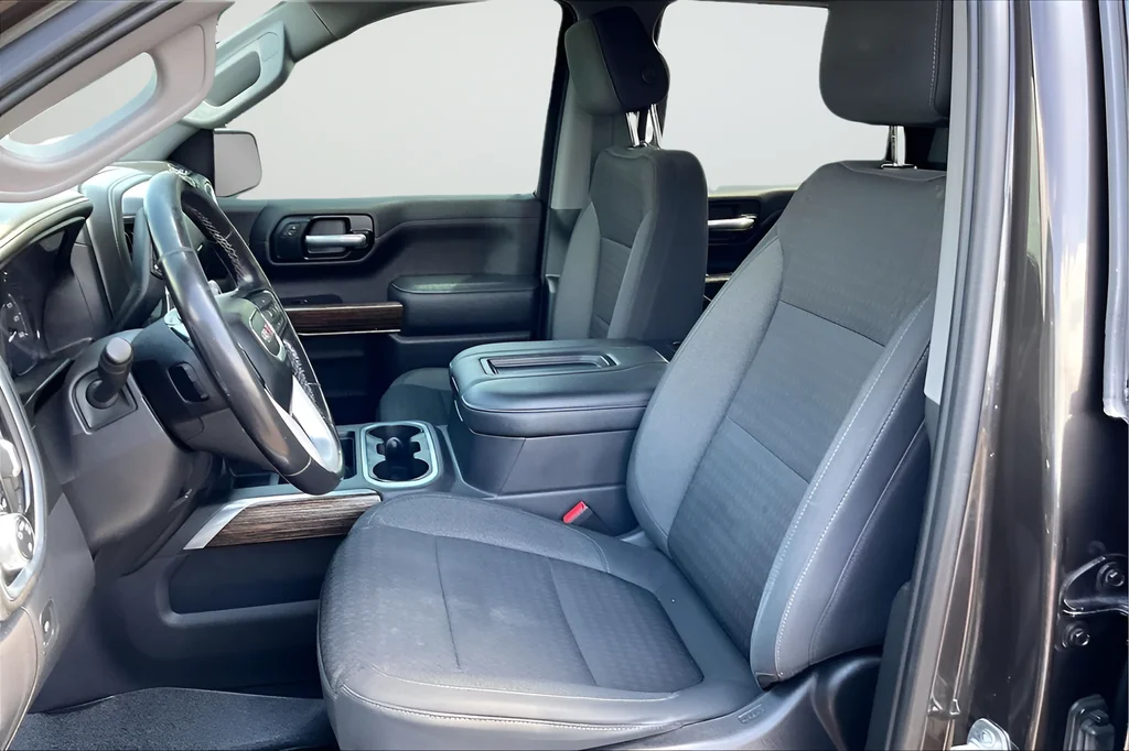Used 2021 Brown GMC Elevation image 18