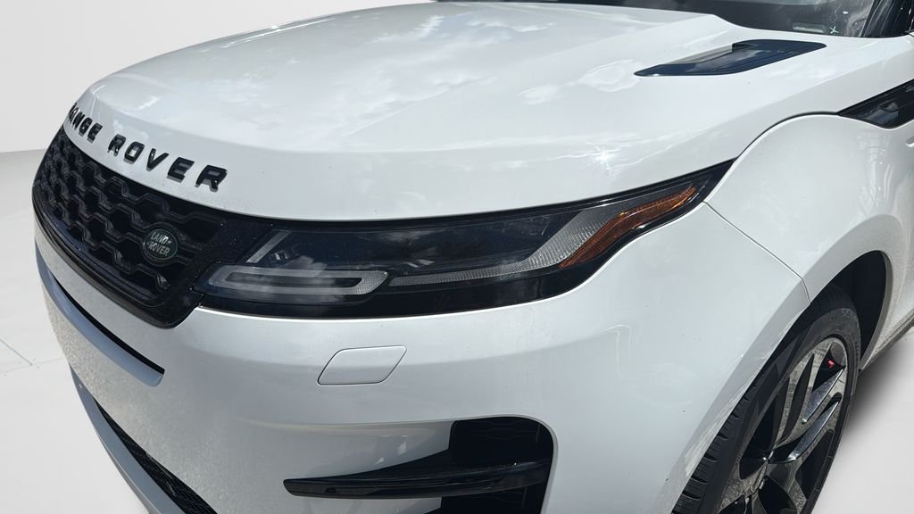 Used 2023  Land Rover R-Dynamic SE image 35