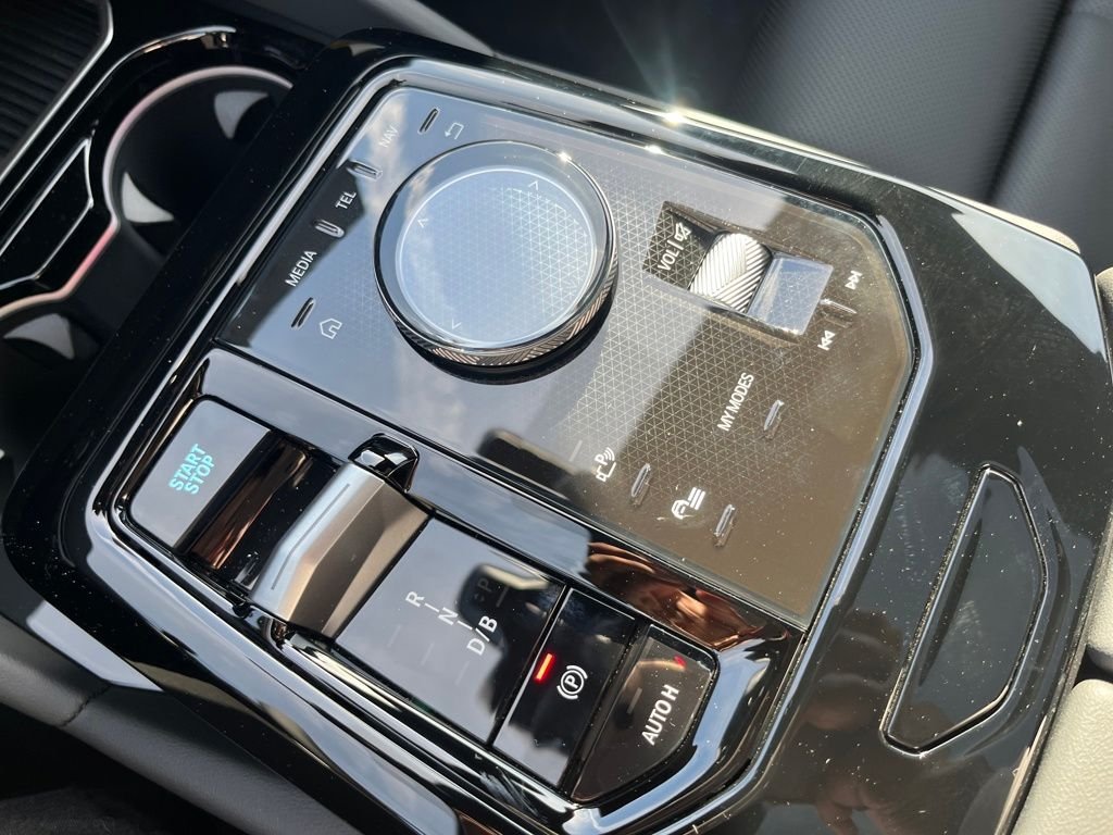 Used 2026 Black BMW xDrive40 image 18