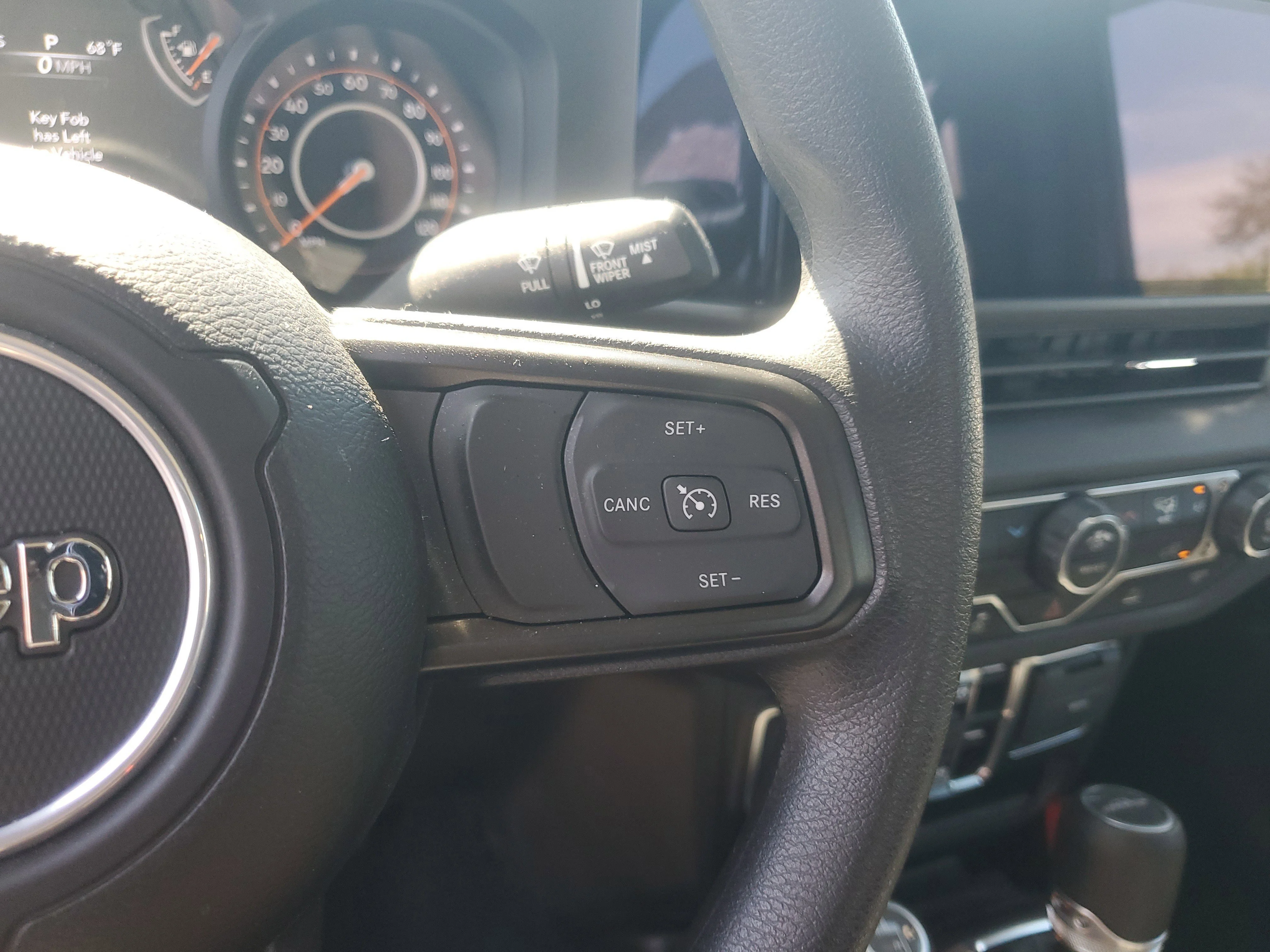 Used 2025 41 Jeep Sport image 28