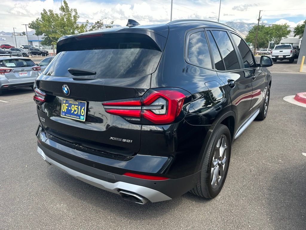 Used 2022 Black BMW xDrive30i image 8