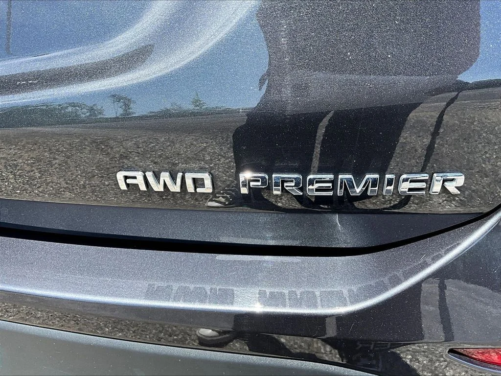 Used 2022 Gray Chevrolet Premier image 26