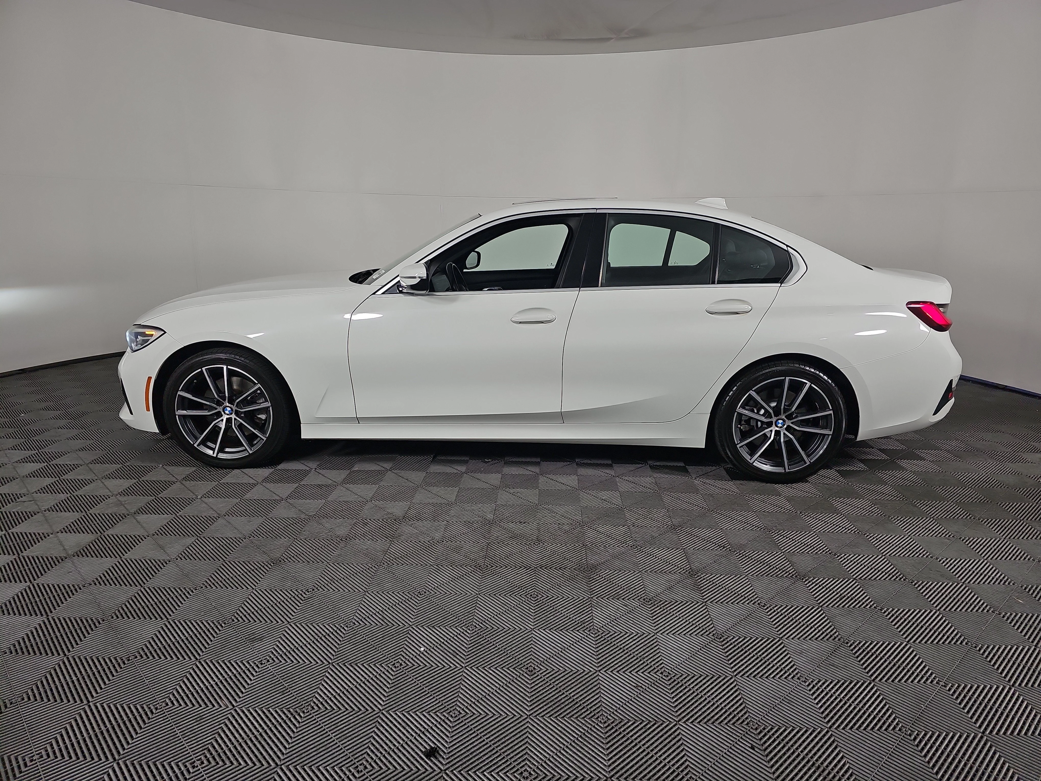 Used 2021 Alpine White BMW  image 7