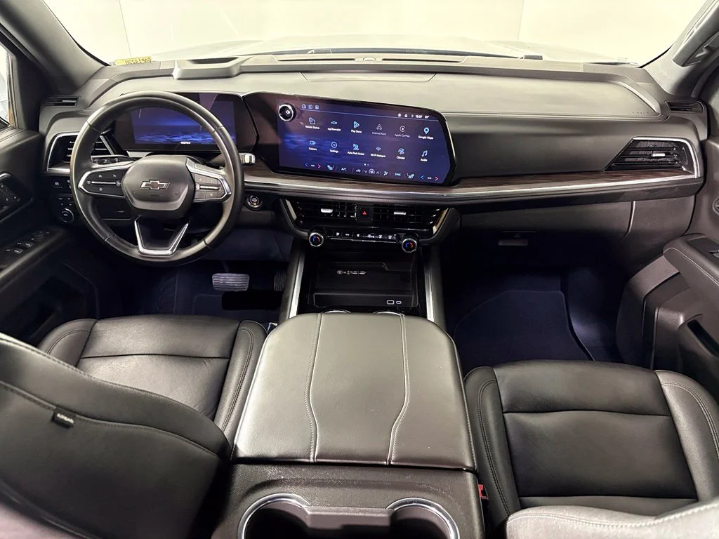 Used 2025 Gray Chevrolet Z71 image 36