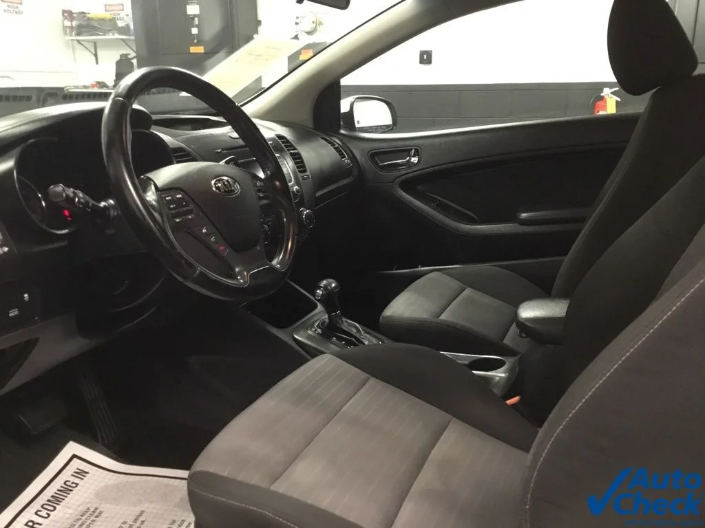 Used 2015 White Kia EX image 20