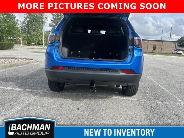 Used 2023 Laser Blue Pearlcoat Jeep Latitude Lux image 7