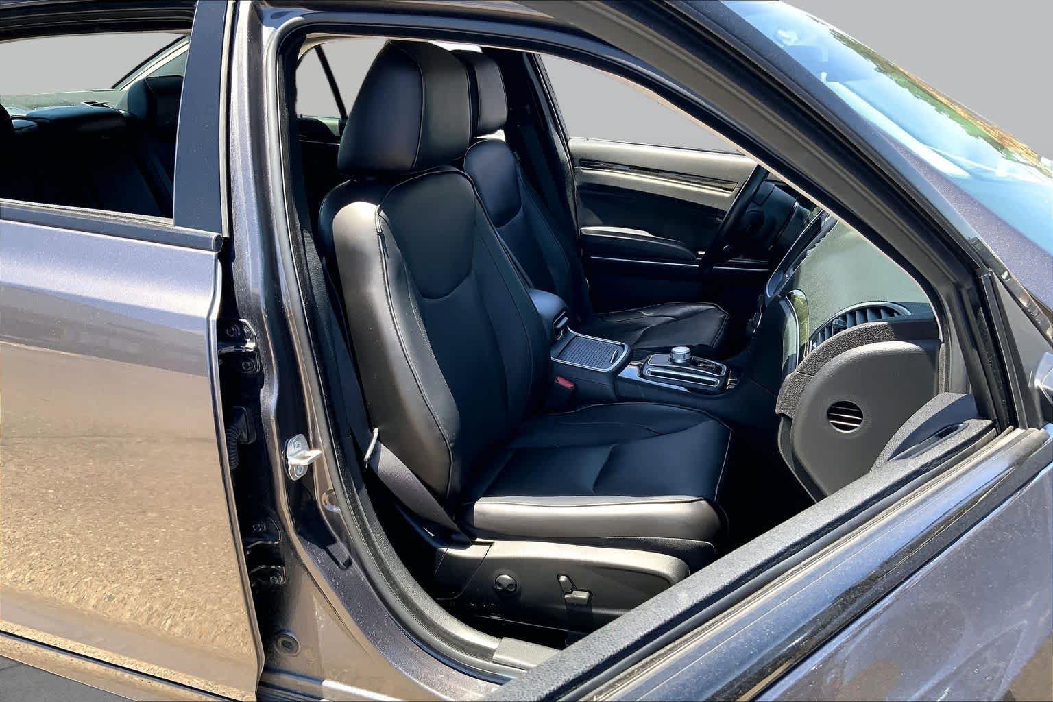 Pre-Owned 2022 Chrysler 300 Touring L