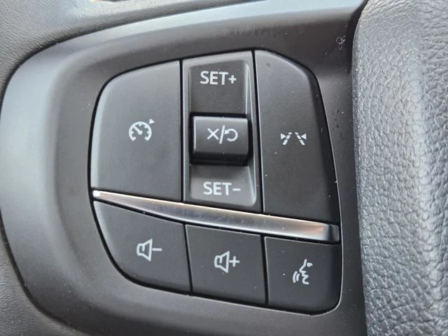 New 2025 Oxford White Ford XLT image 19