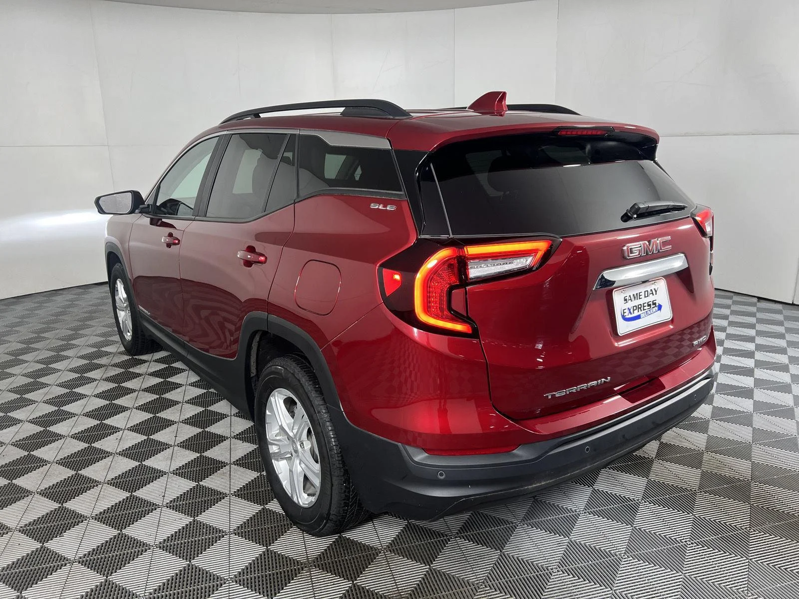 Used 2023 Volcanic Red Tintcoat GMC SLE image 6