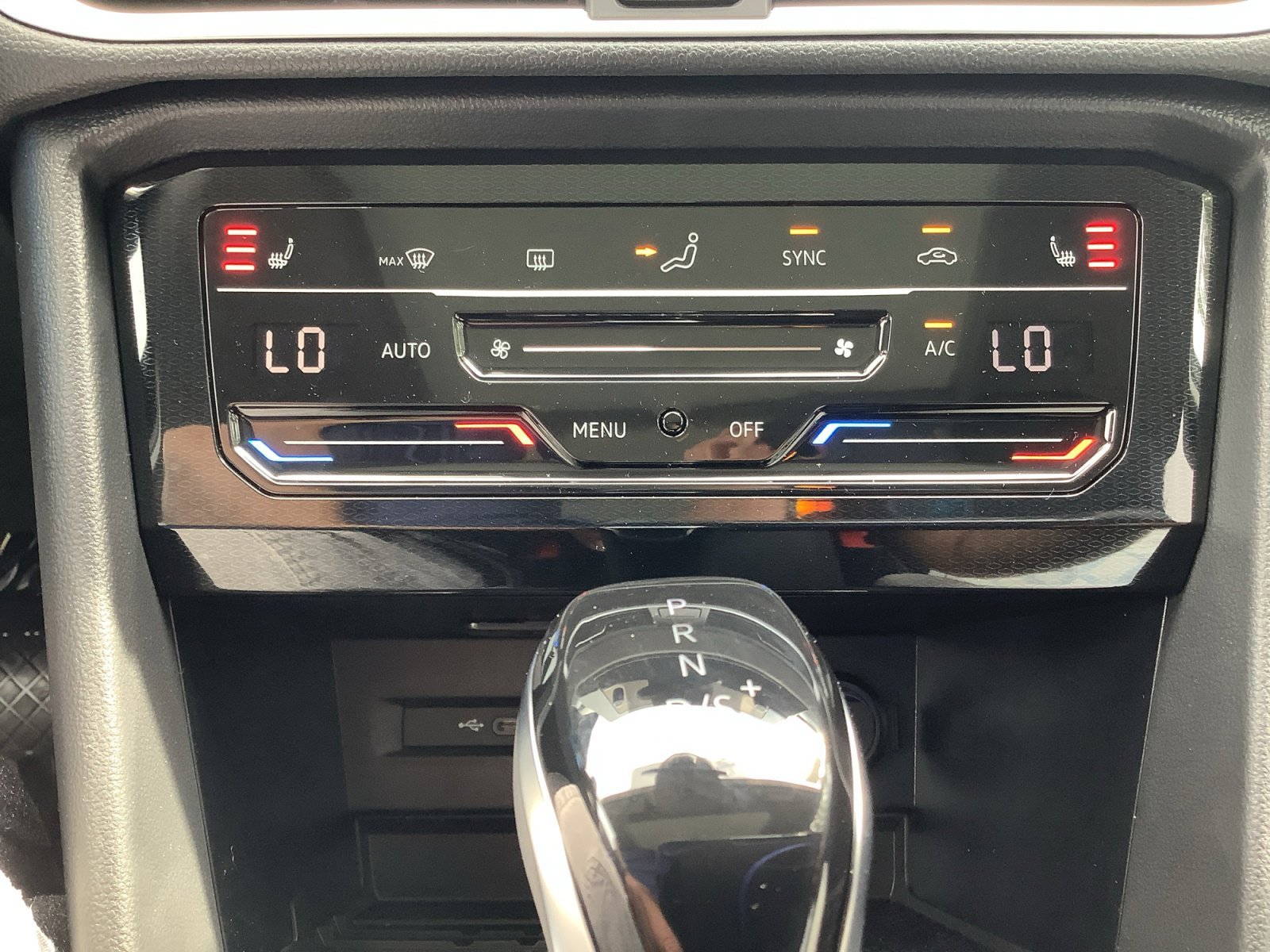 New 2026 Pure White Volkswagen SE image 23