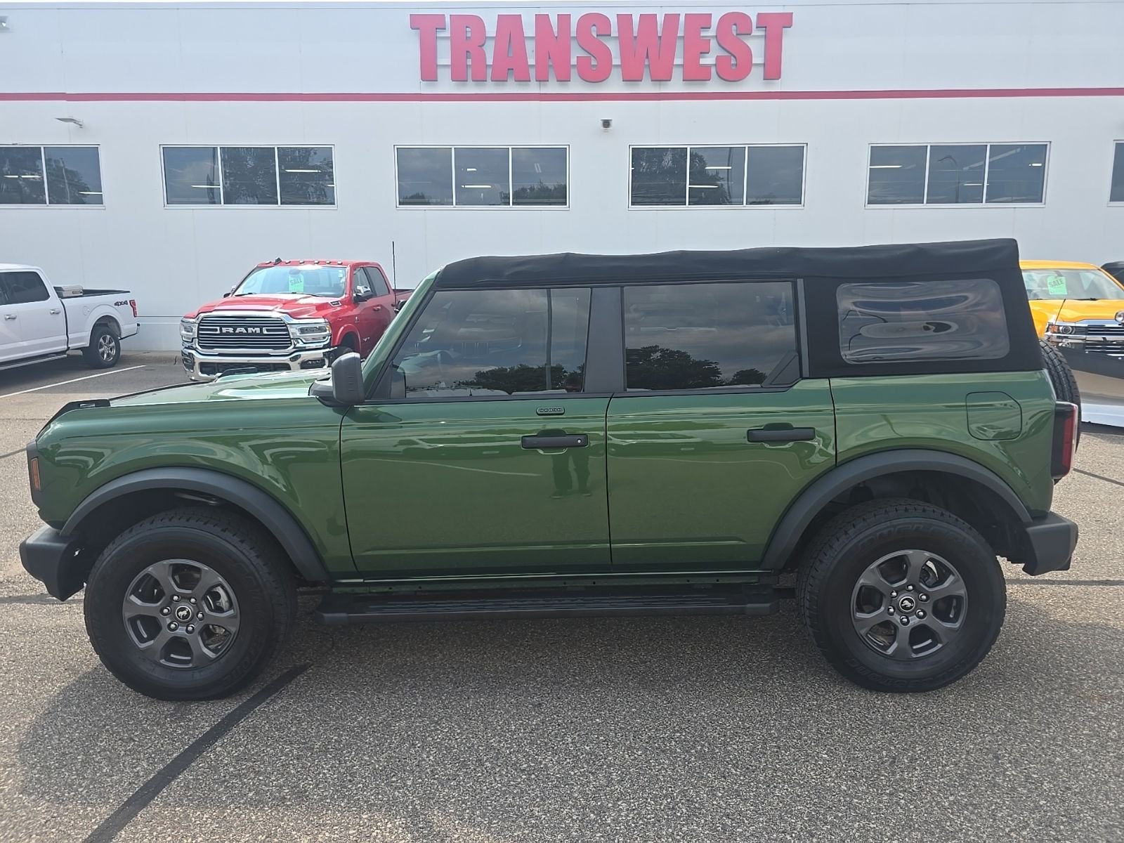 Used 2022 Ford Bronco 4-Door Big Bend with VIN 1FMDE5BH4NLA98860 for sale in Minneapolis, Minnesota