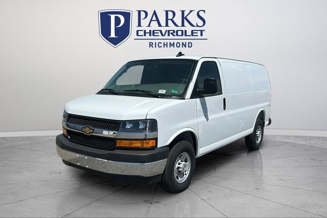 New 2025 Summit White Chevrolet WT image 2