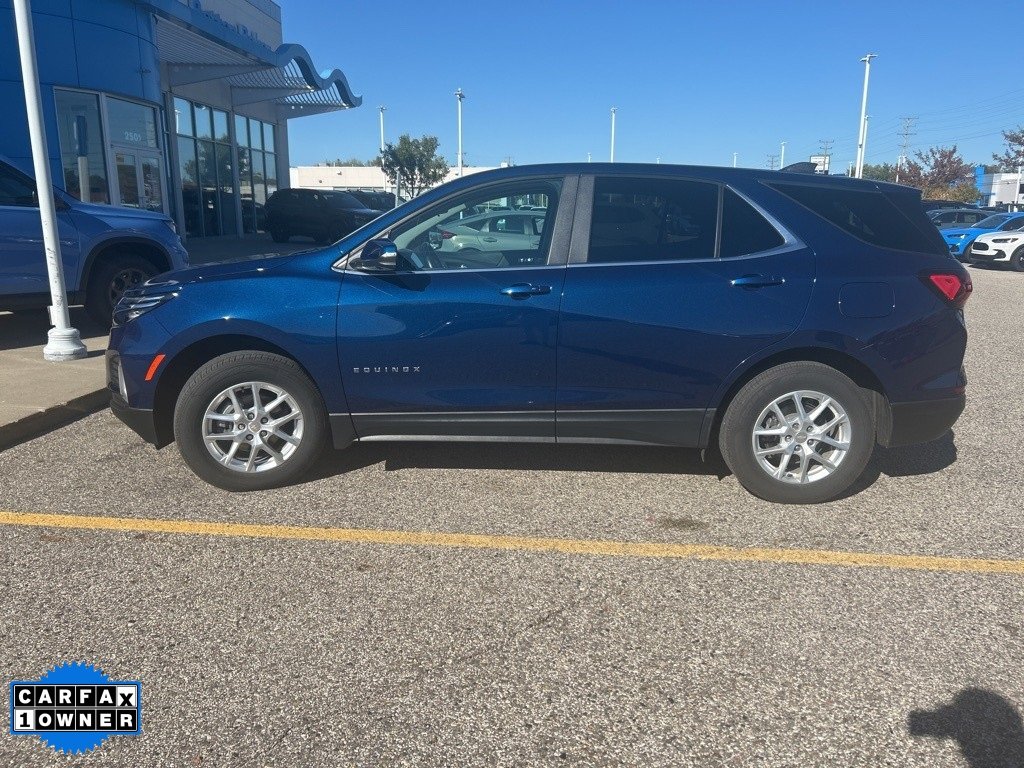 2022 Chevrolet Equinox LT photo 2