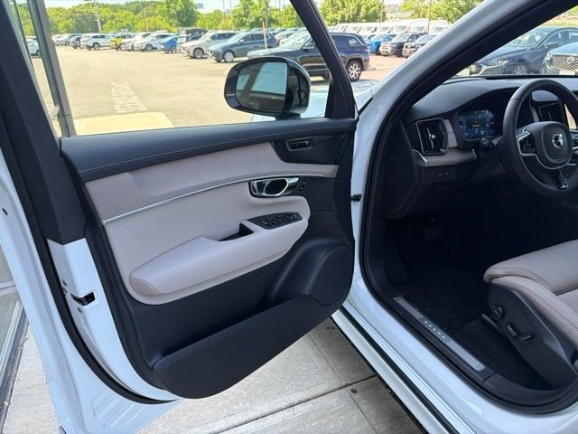 New 2026 White Volvo T8 Ultra image 13