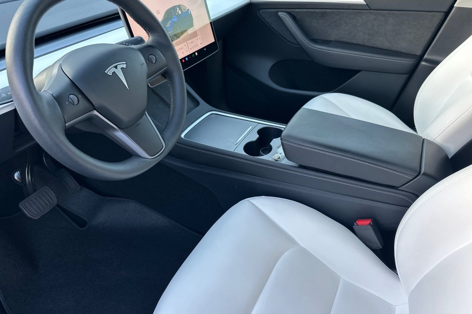 2025 Tesla Model Y Long Range - Photo 7